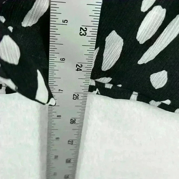 Nine West Women’s Top Size XL Black and White Tie Front 100% Polyester - Picture 8 of 8